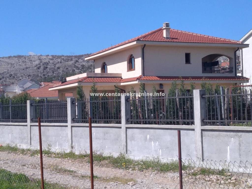 Izdavanje, kuca 200m2, Vranici, Podgorica