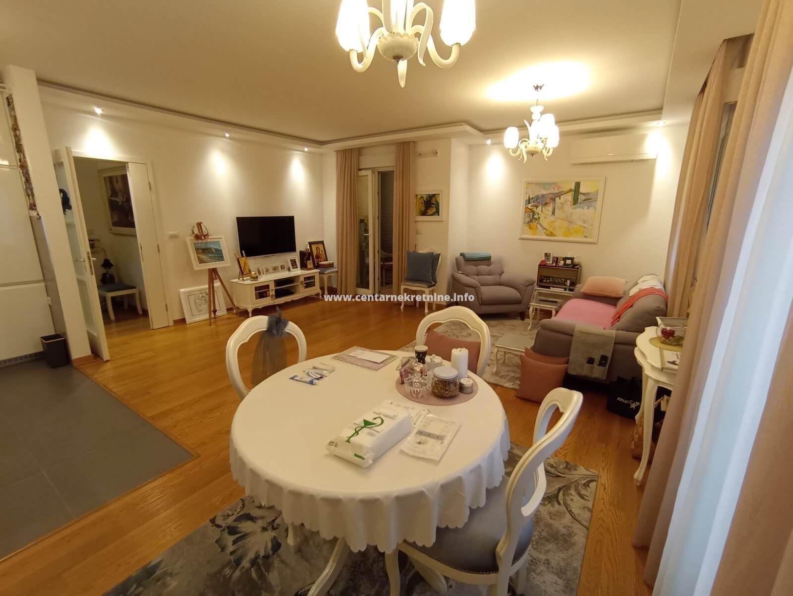 Izdavanje, lux trosoban stan 100m2, City kvart, Podgorica