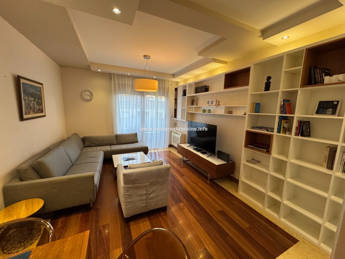 Prodaja, dvosoban stan 74m2, Centar, Podgorica