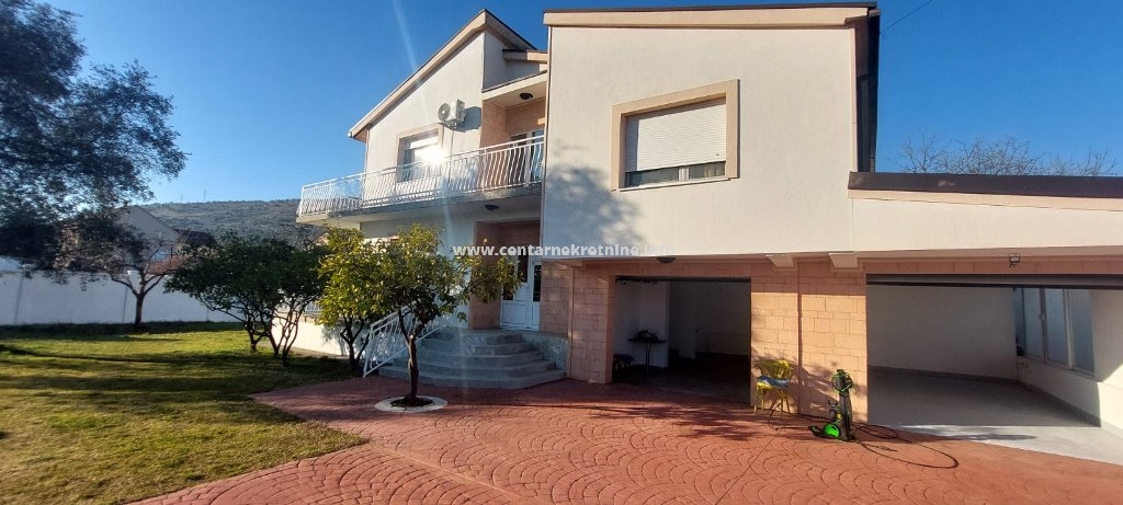 Izdavanje, kuća 350m2, Tološi, Podgorica
