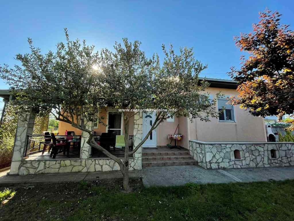 Izdavanje, kuća 95m2, Donja Gorica, Podgorica