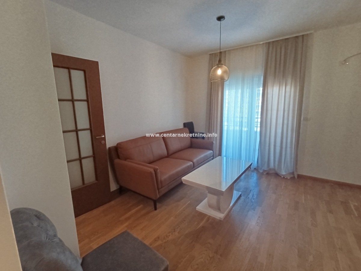 Izdavanje, jednosoban stan 50m2, sa garažom,  City kvart, Podgorica