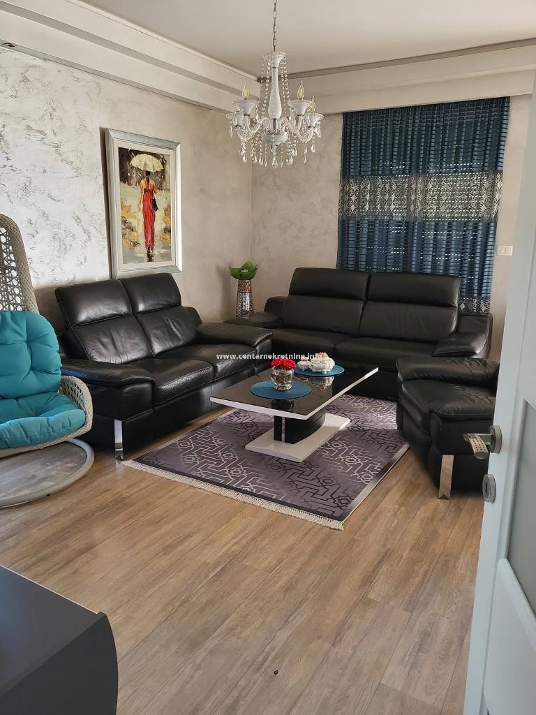 Prodaja, trosoban stan 100m2, Stari aerodrom, Podgorica 