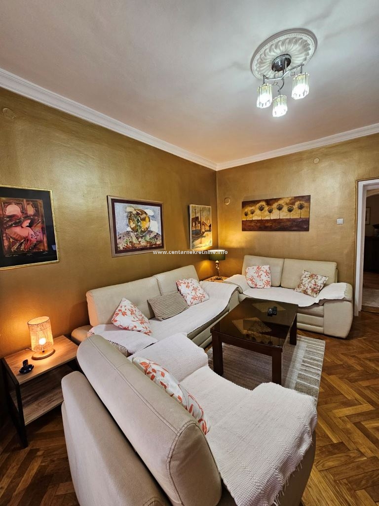 Izdavanje, dvosoban stan 65m2, Centar, Podgorica 