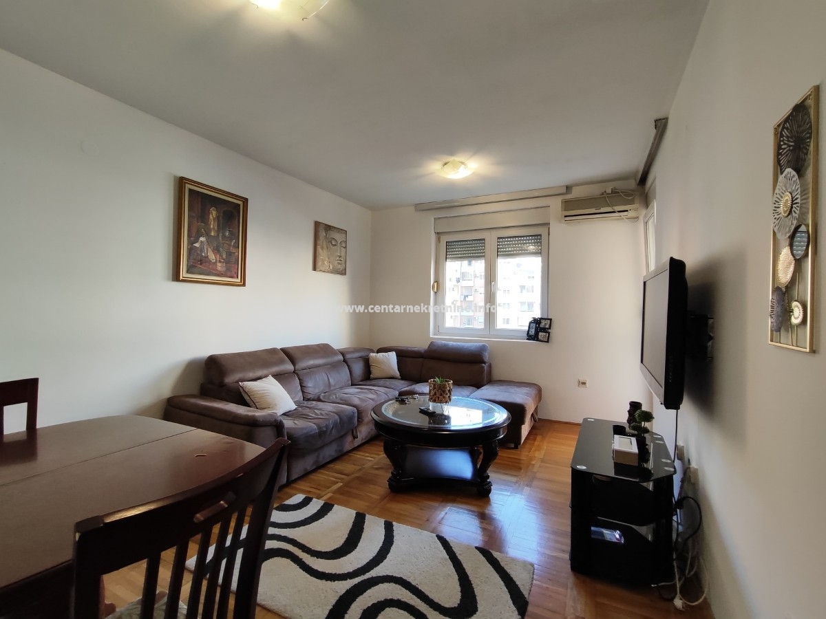 Izdavanje, dvosoban stan 64m2, Stari aerodrom, Podgorica
