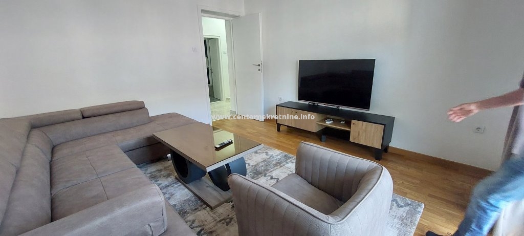 Izdavanje, jednosoban stan 68m2, Centar, Podgorica 