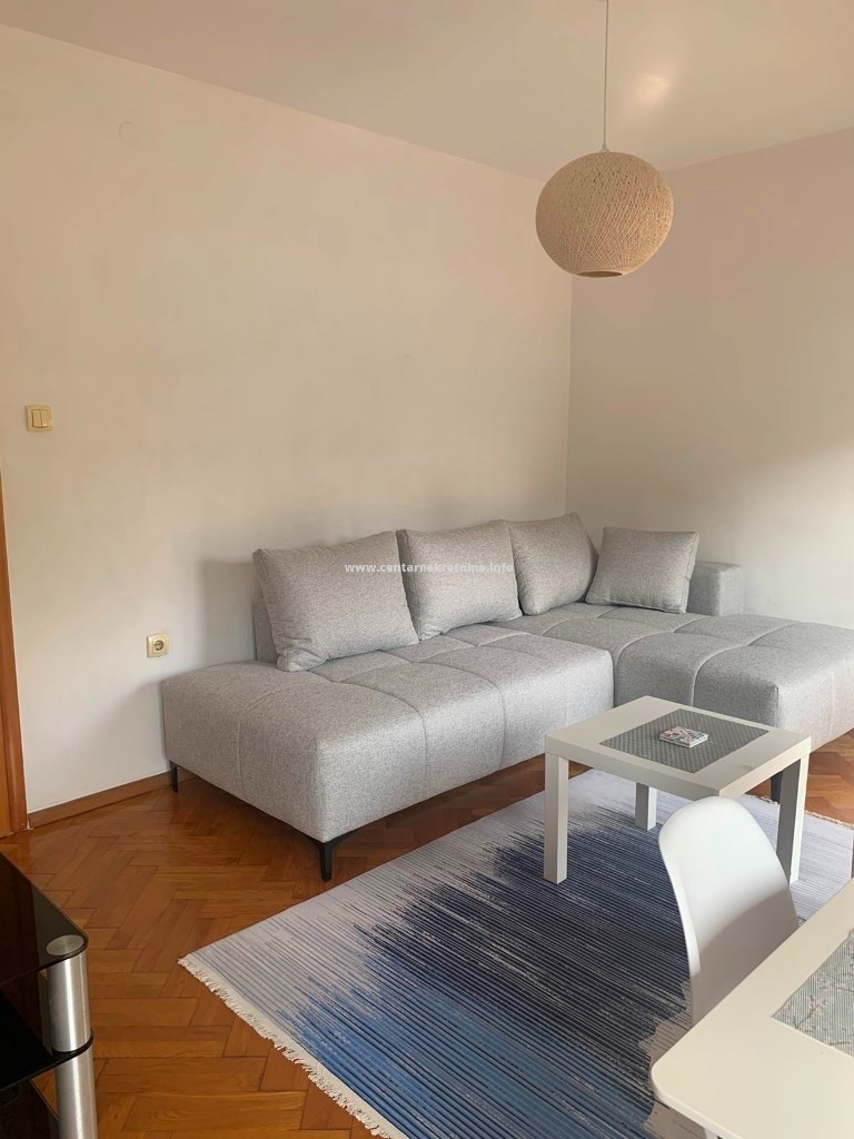 Izdavanje, garsonjera 30m2, Blok 6, Podgorica 