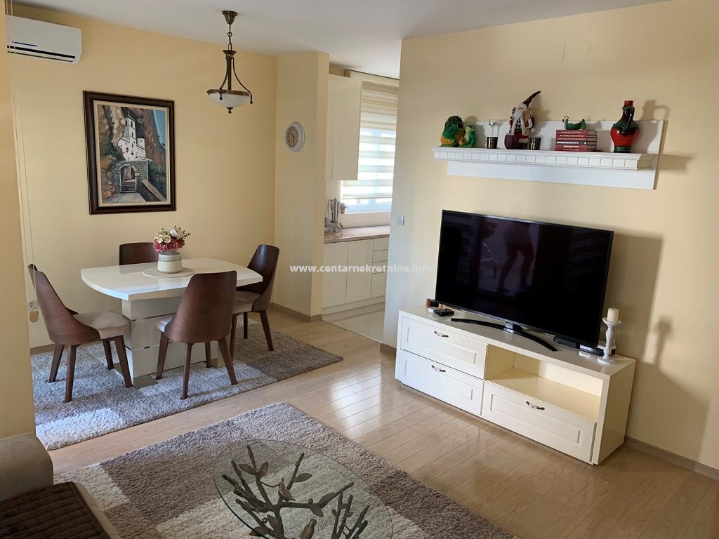 Izdavanje, jednosoban stan 54m2, City kvart, Podgorica 