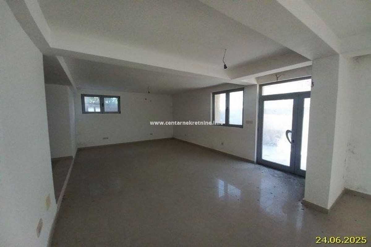 Prodaja, poslovni prostor 107m2, Stari aerodrom, Podgorica