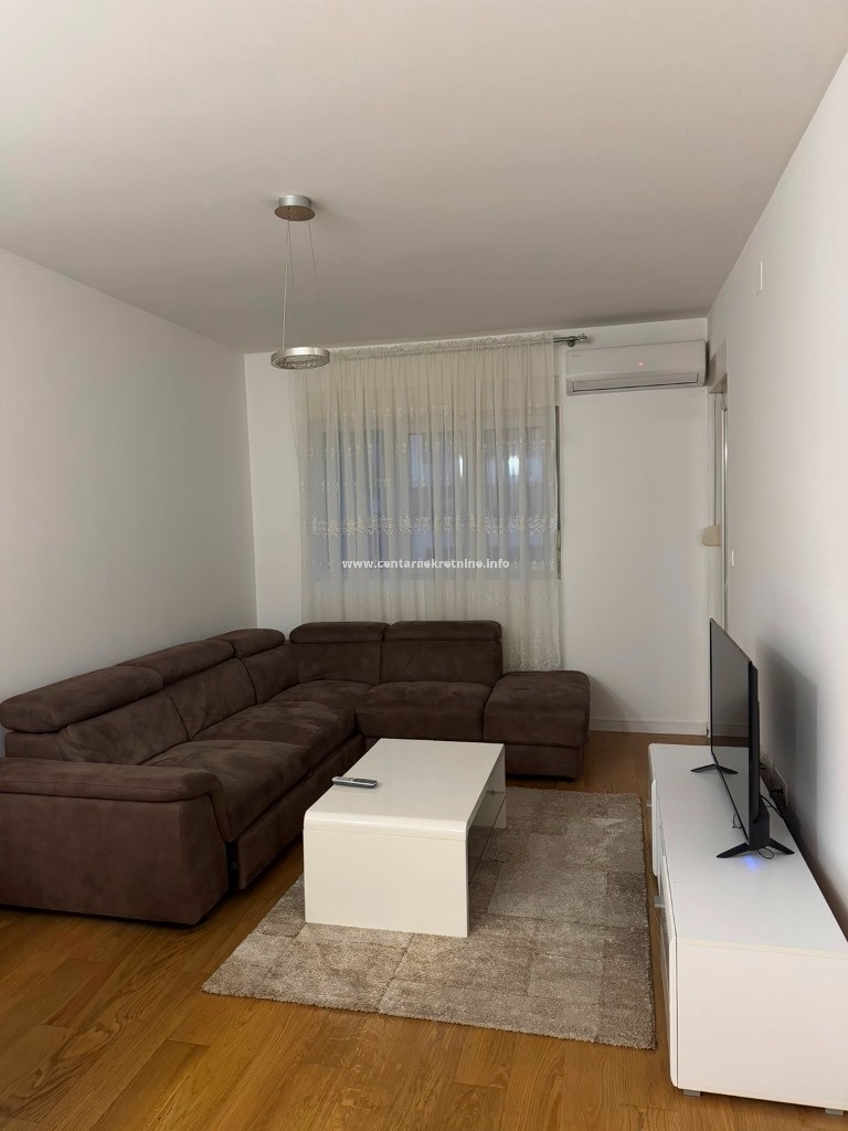 Izdavanje, jednosoban stan 46m2, Central Point, Podgorica