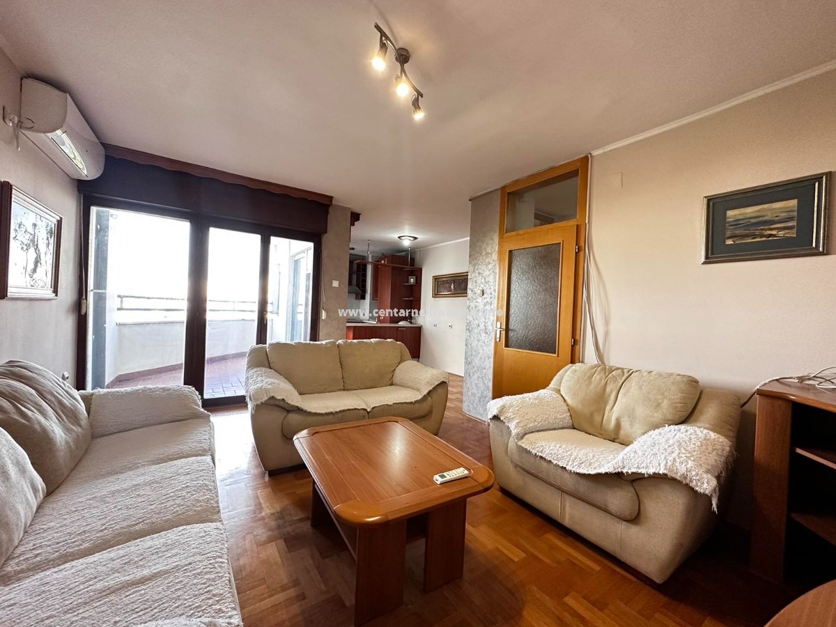 Prodaja, trosoban stan 105m2, Blok 6, Podgorica