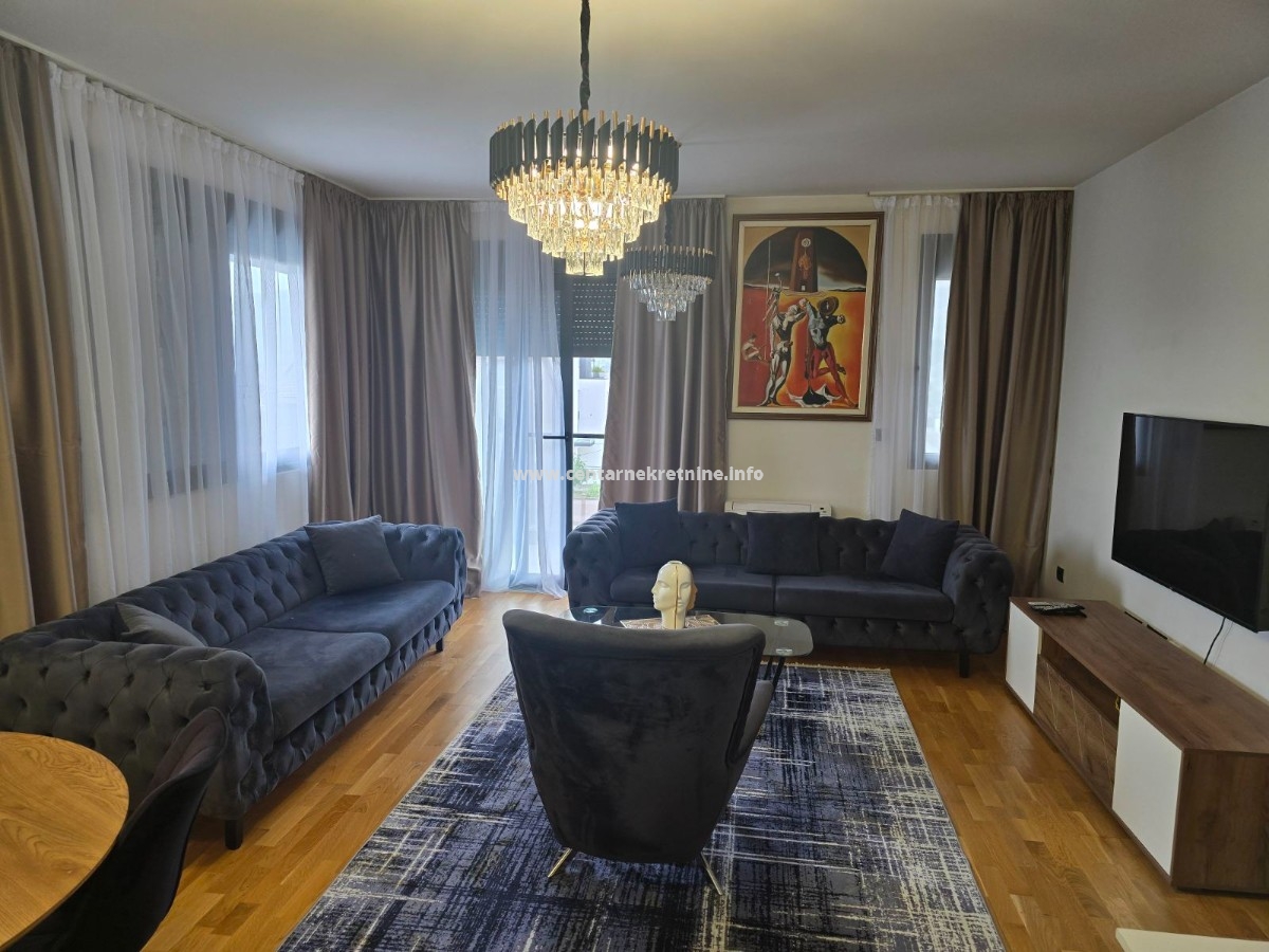 Izdavanje, lux trosoban stan 130m2, Dalmatinska ulica, Podgorica