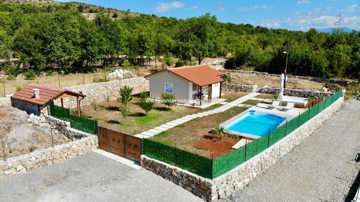 Izdavanje, kuća sa dvorištem 1.150m2, Šteke, Podgorica