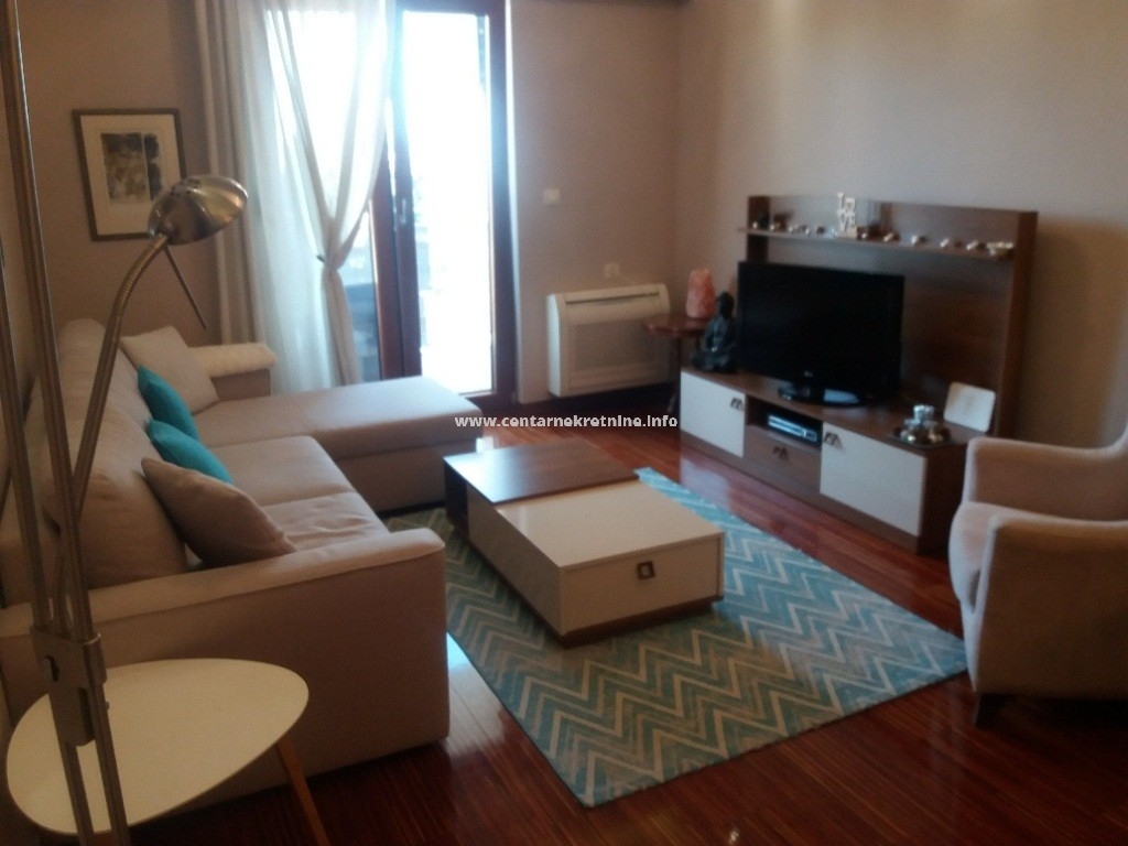 Izdavanje, dvosoban stan 76m2, Gorica C, Podgorica 