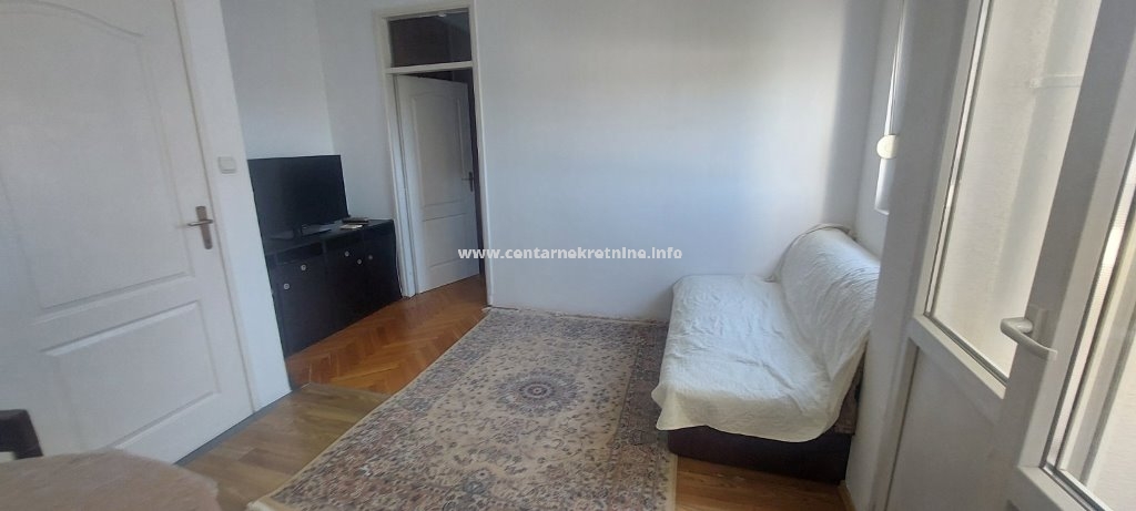 Izdavanje, jednosoban stan 45m2, Blok 6, Podgorica