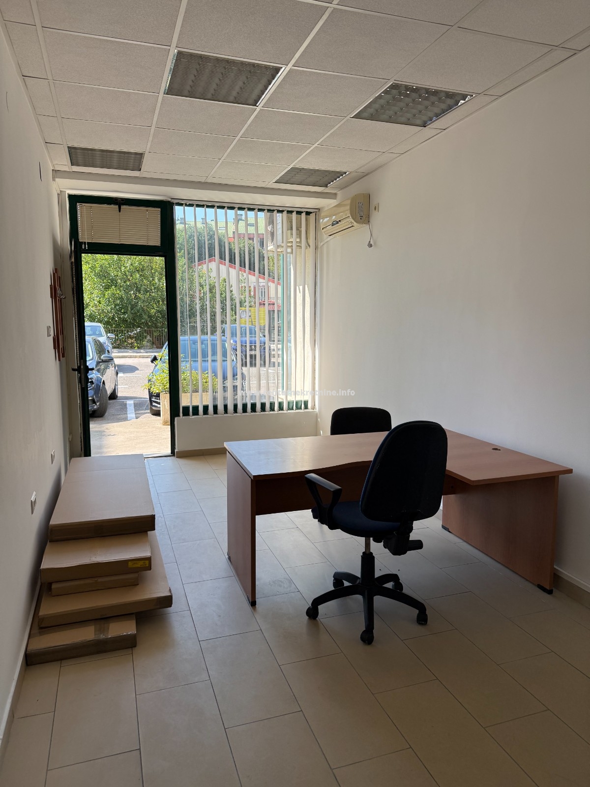 Izdavanje, poslovni prostor 18m2, Vezirov most, Podgorica