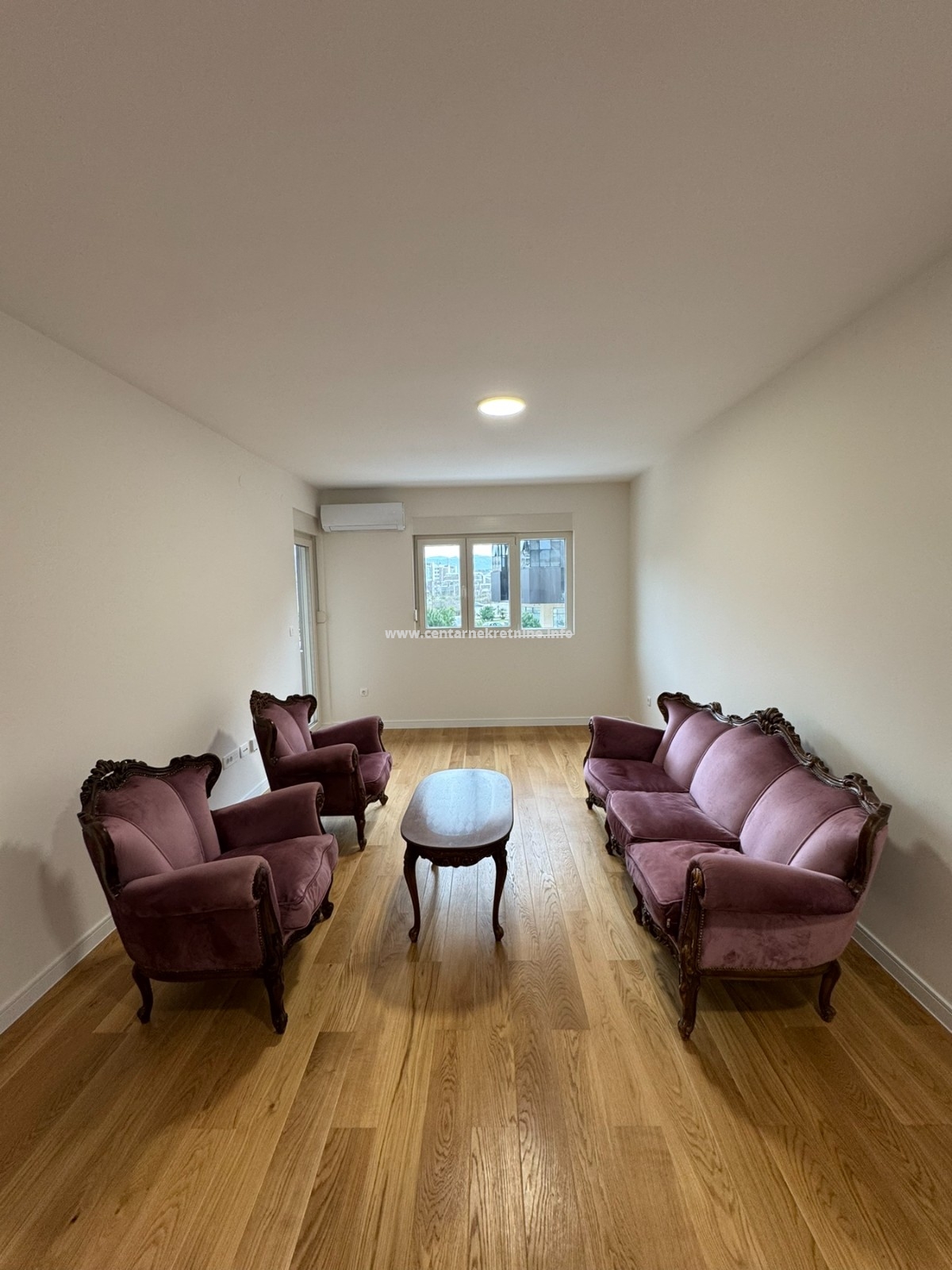 Izdavanje, jednosoban stan 49m2, Central Point, Podgorica