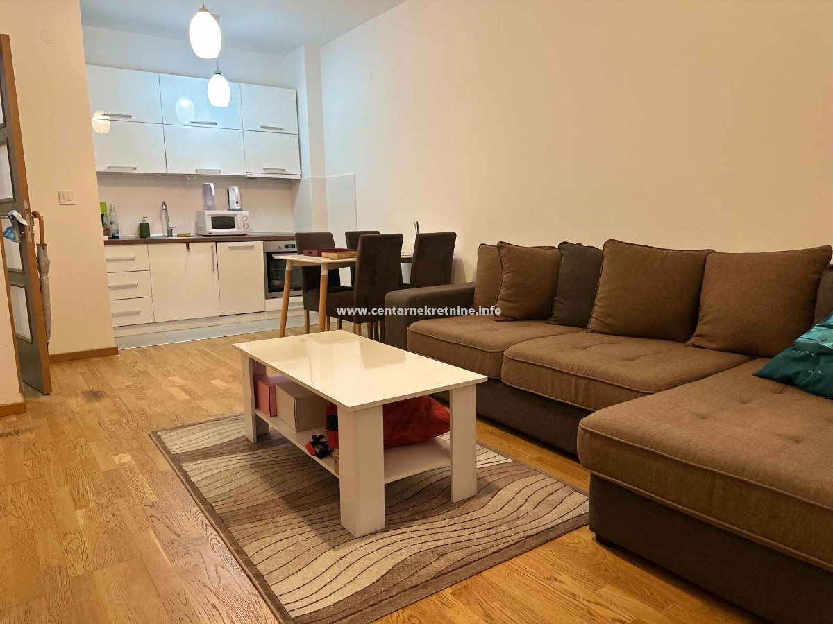 Izdavanje, jednosoban stan 44m2, Stari aerodrom, Podgorica