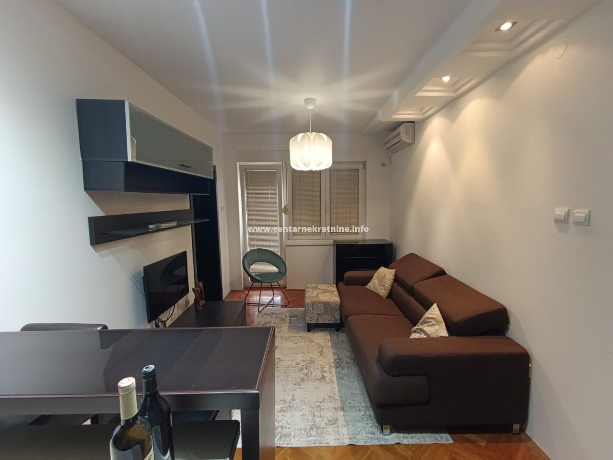 Izdavanje, dvosoban stan 46m2, Blok 6, Podgorica