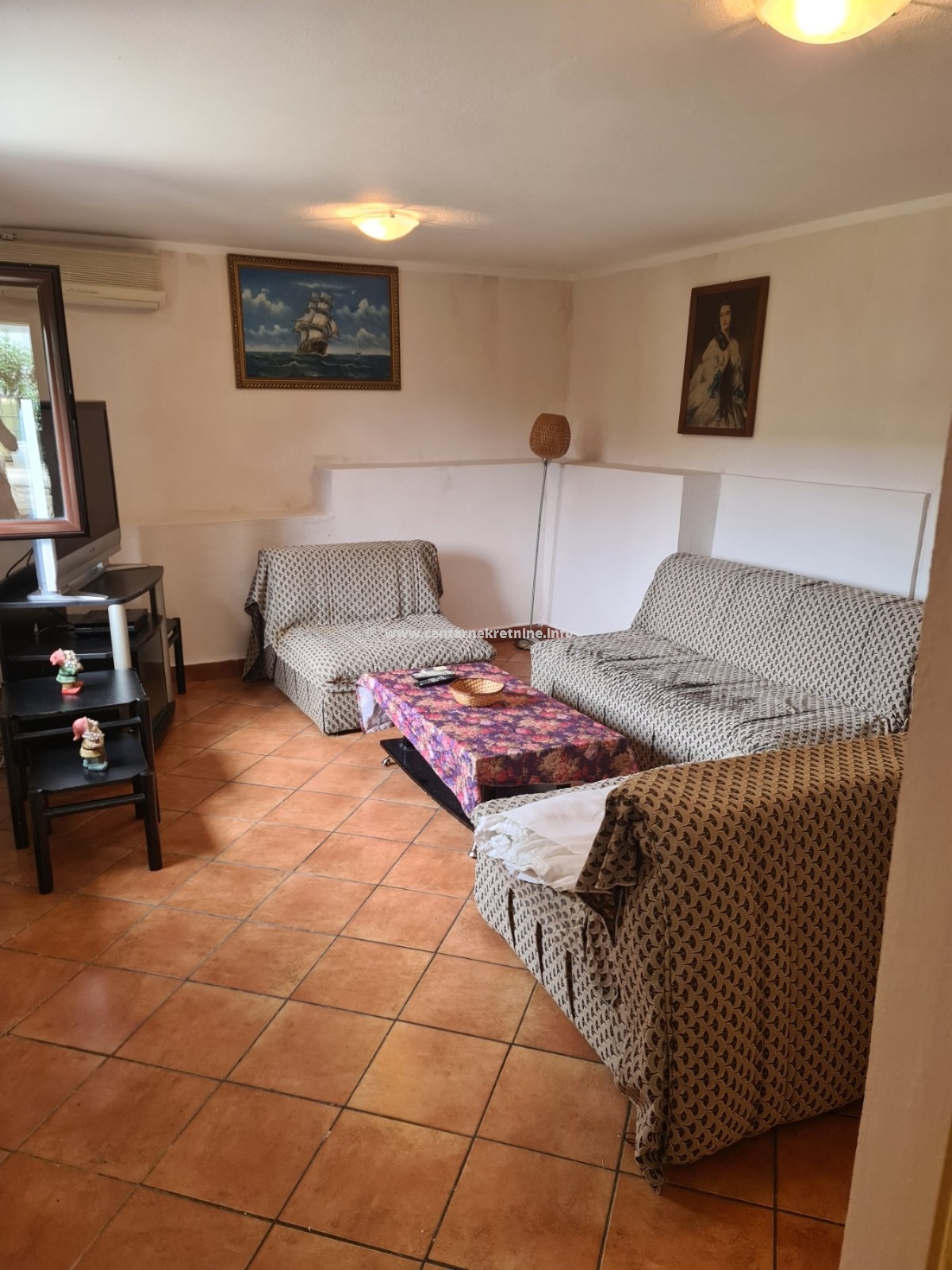 Izdavanje, garsonjera u kući 40m2, Tološi, Podgorica