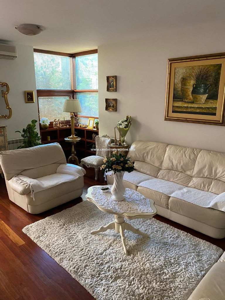 Izdavanje, trosoban stan 100m2, Gorica C, Podgorica 