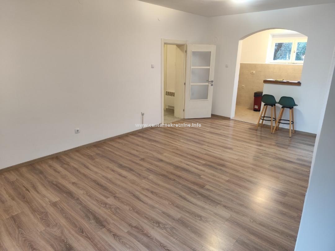 Izdavanje, dvosoban stan 90m2, Gorica C, Podgorica