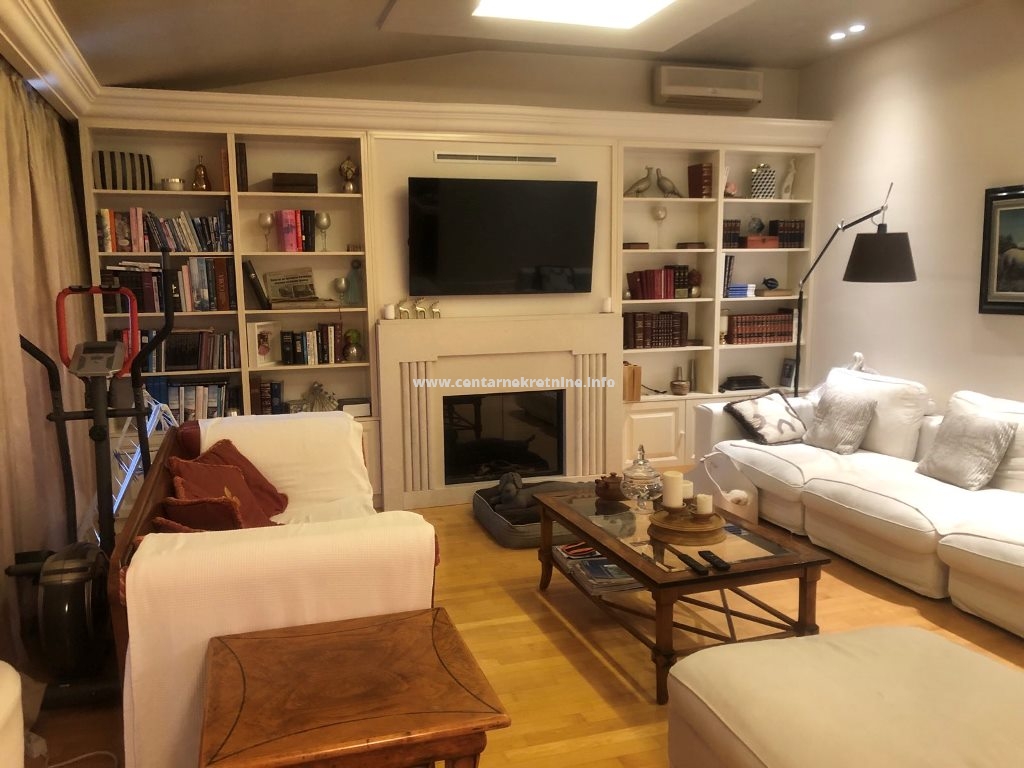 Izdavanje,trosoban stan 122m2,Gorica C,Podgorica 