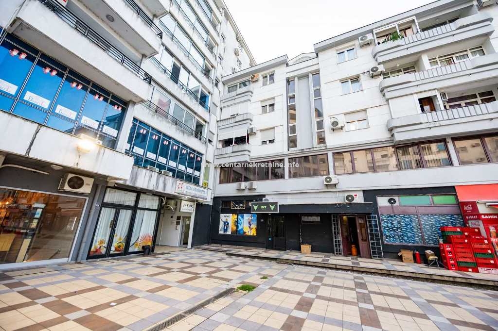 Izdavanje,poslovni prostor 150m2,Preko Morače