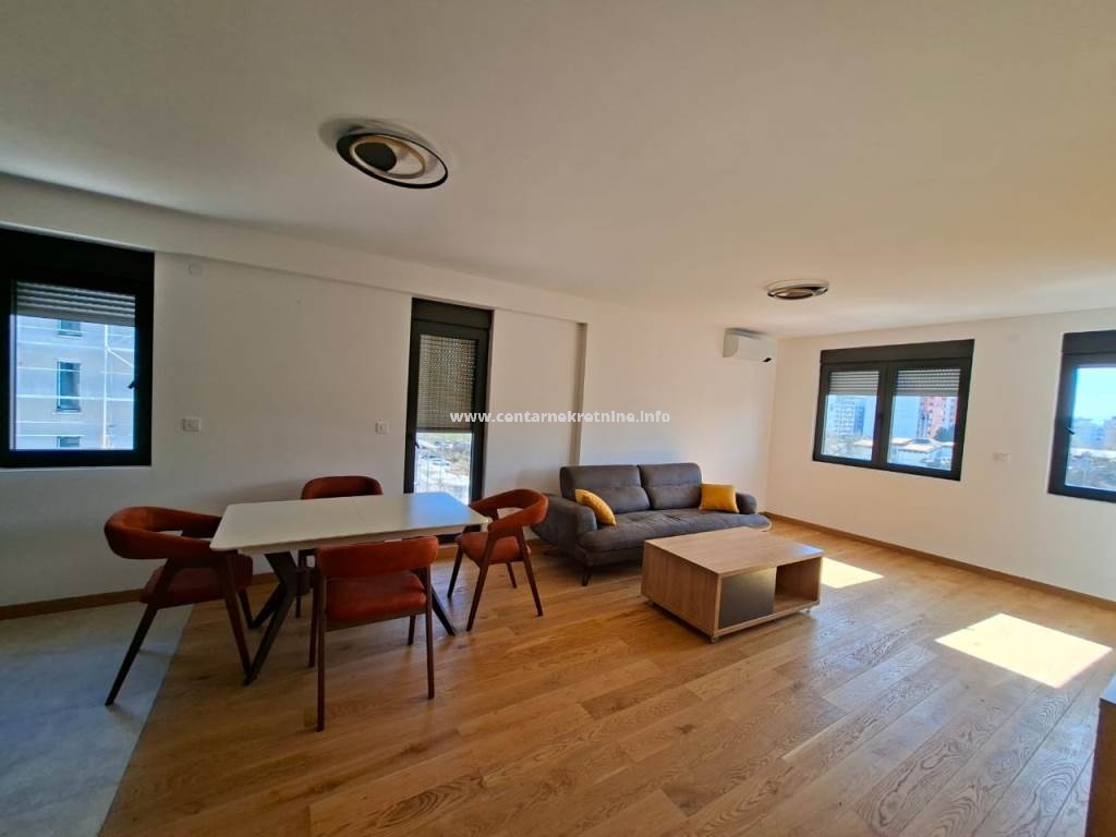 Prodaja,lux jednosoban stan 57m2,Tološka šuma,Podgorica 