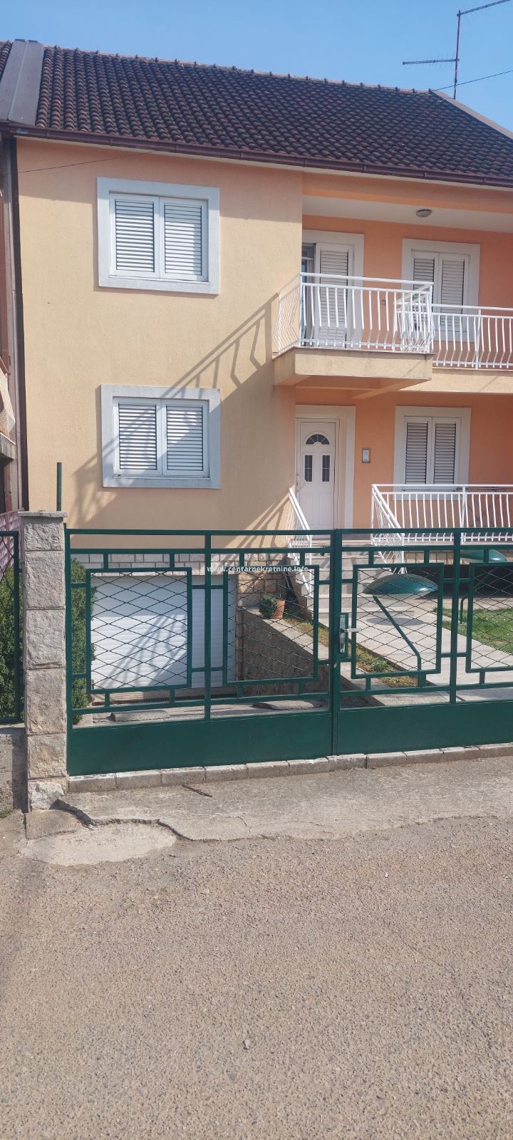 Izdavanje,dvosoban stan 90m2,Zabjelo,Podgorica