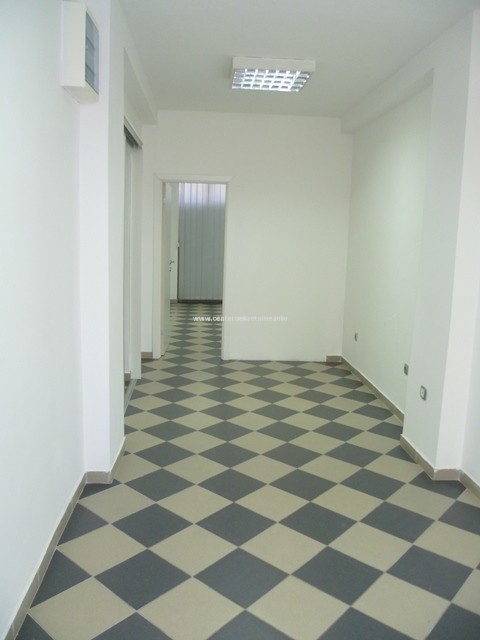 Izdavanje, poslovni prostor 32m2, Pobrežje, Podgorica