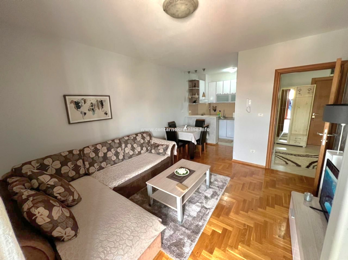 Izdavanje, jednosoban stan 52m2, Pobrežje, Podgorica